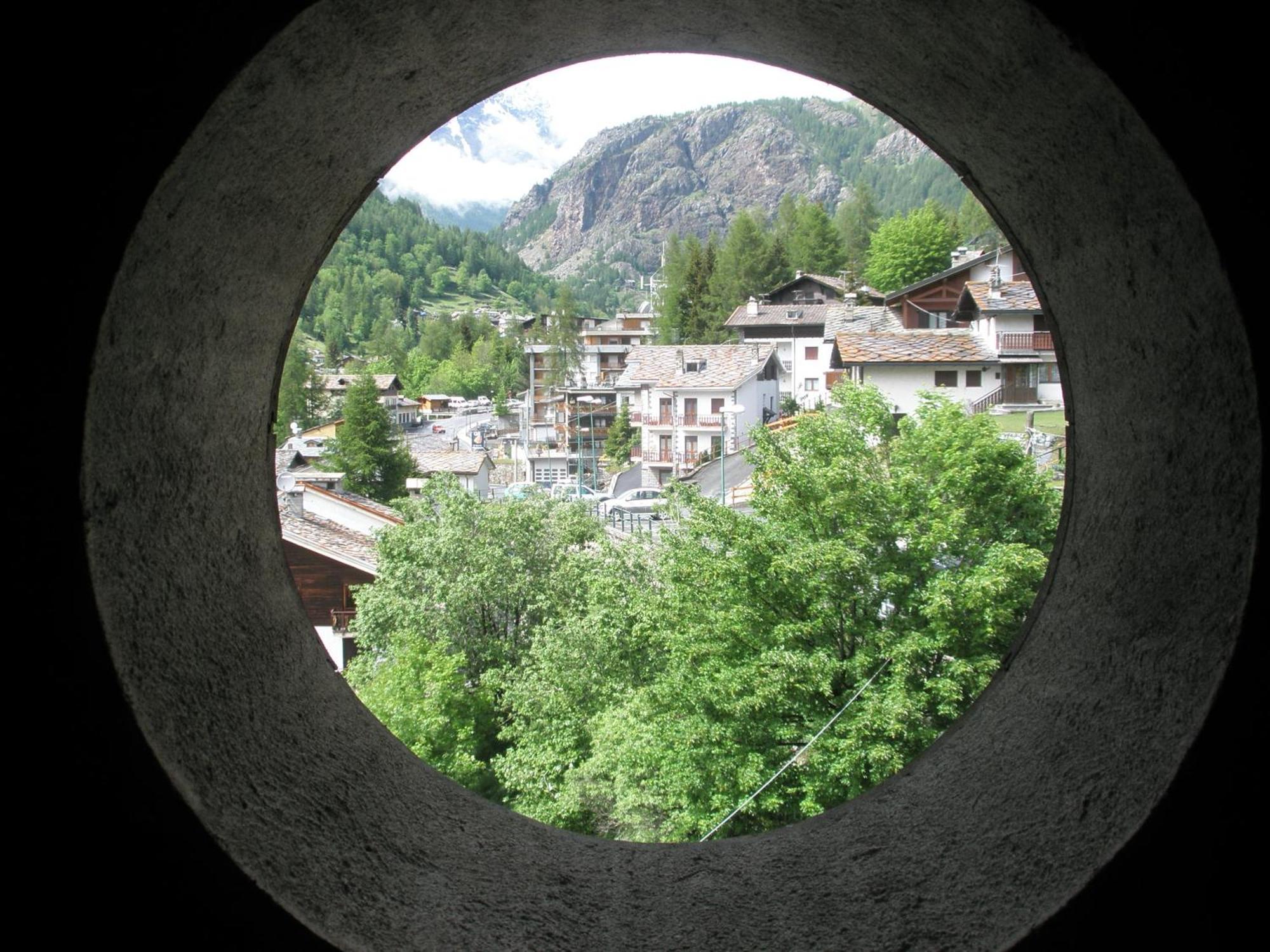 "Lo Mequio De Emilie" 2 Passi Da Centro E Piste Apartment Valtournenche Exterior photo